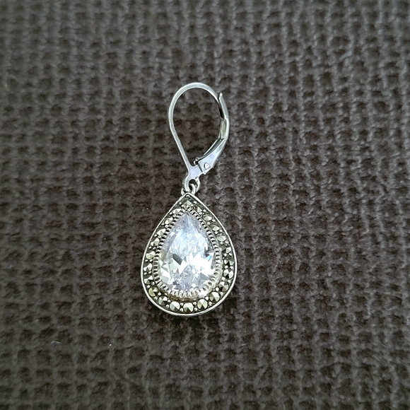 MARC Cubic Zirconia💎 Teardrop💧 Earrings with Swarovski Marcasite Gemstones - Picture 5 of 15